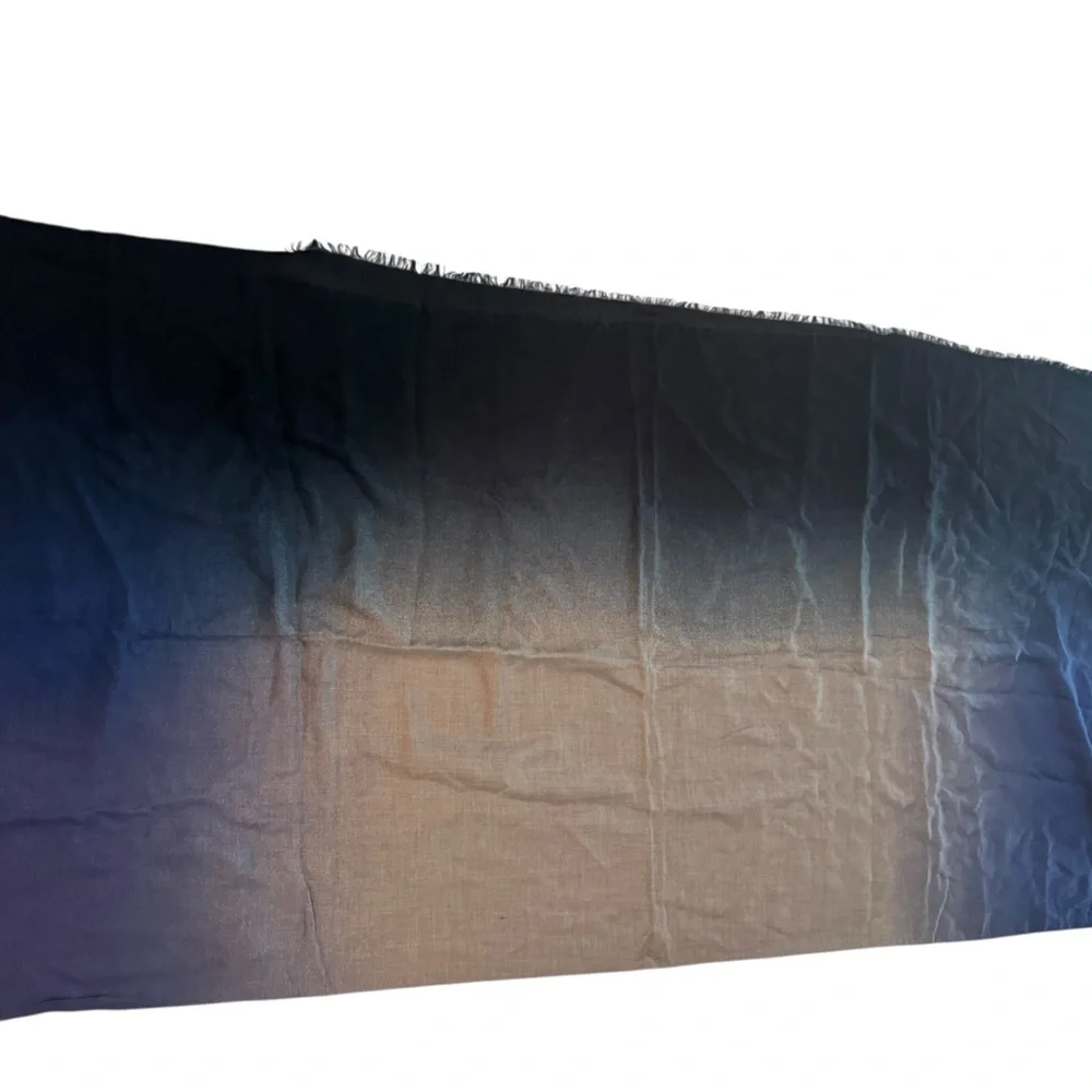 Giorgio Armani Runway Blue Ombré 100% Cashmere Scarf, 52 x 52 - Picture 4 of 5